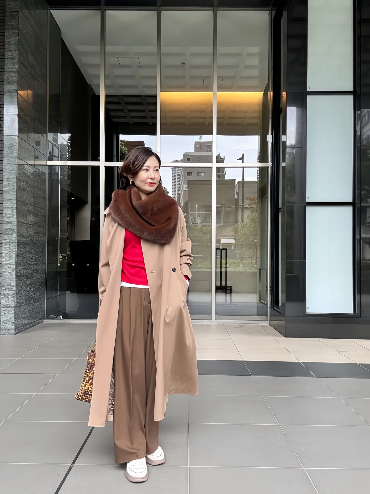 コートのインナーはGU赤で決まりの画像_1