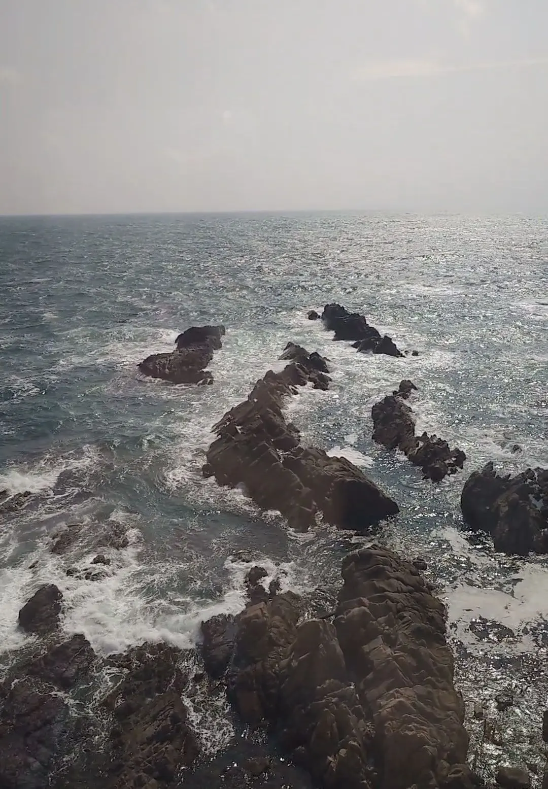 男鹿の海と岩場