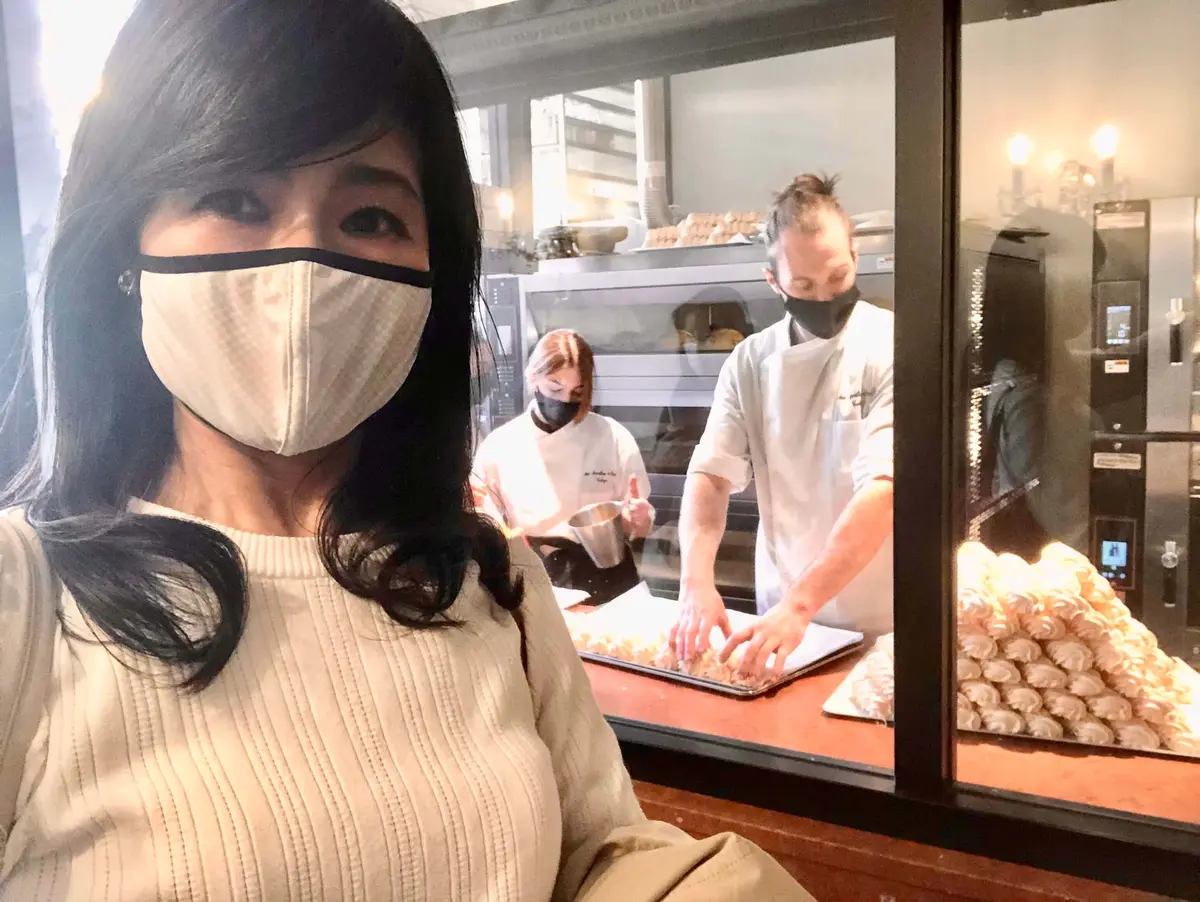 メレンゲ。スイーツ。メルベイユ。スイーツ。専門店。Aux Merveilleux de Fred（オー・メルベイユ・ドゥ・フレッド）。本場のパティシェ。店内。マスク。美肌。保温。保湿。HEPASKIN4D。ヘパスキン４D。株式会社MEGMALE。