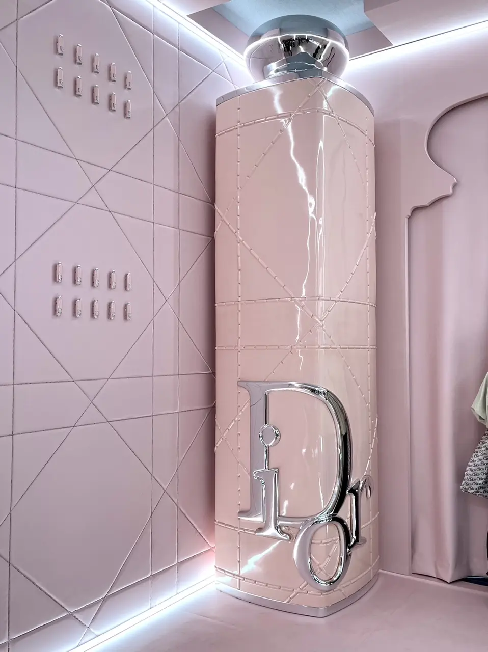 リップスティックのビッグオブジェ