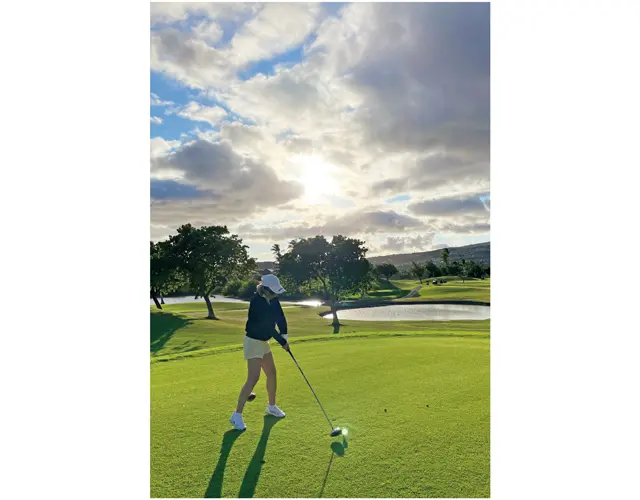 家族全員がゴルフ好き。 娘がジュニアで活躍し、自宅の庭に練習スポットを作ったことも。