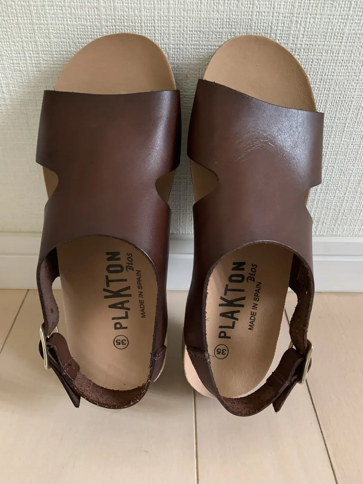 スペイン発　レザーサンダル