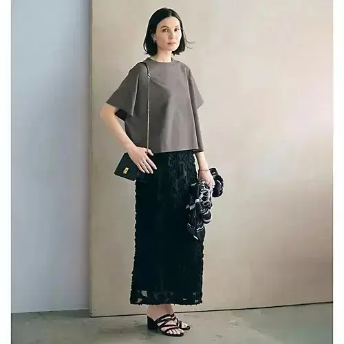 Tシャツなのにカジュアルすぎず上品でおしゃれ！50代に似合う「きれいめカジュアル」15選