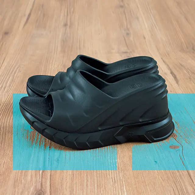 ジバンシィのサンダル 「マシュマロスライド」