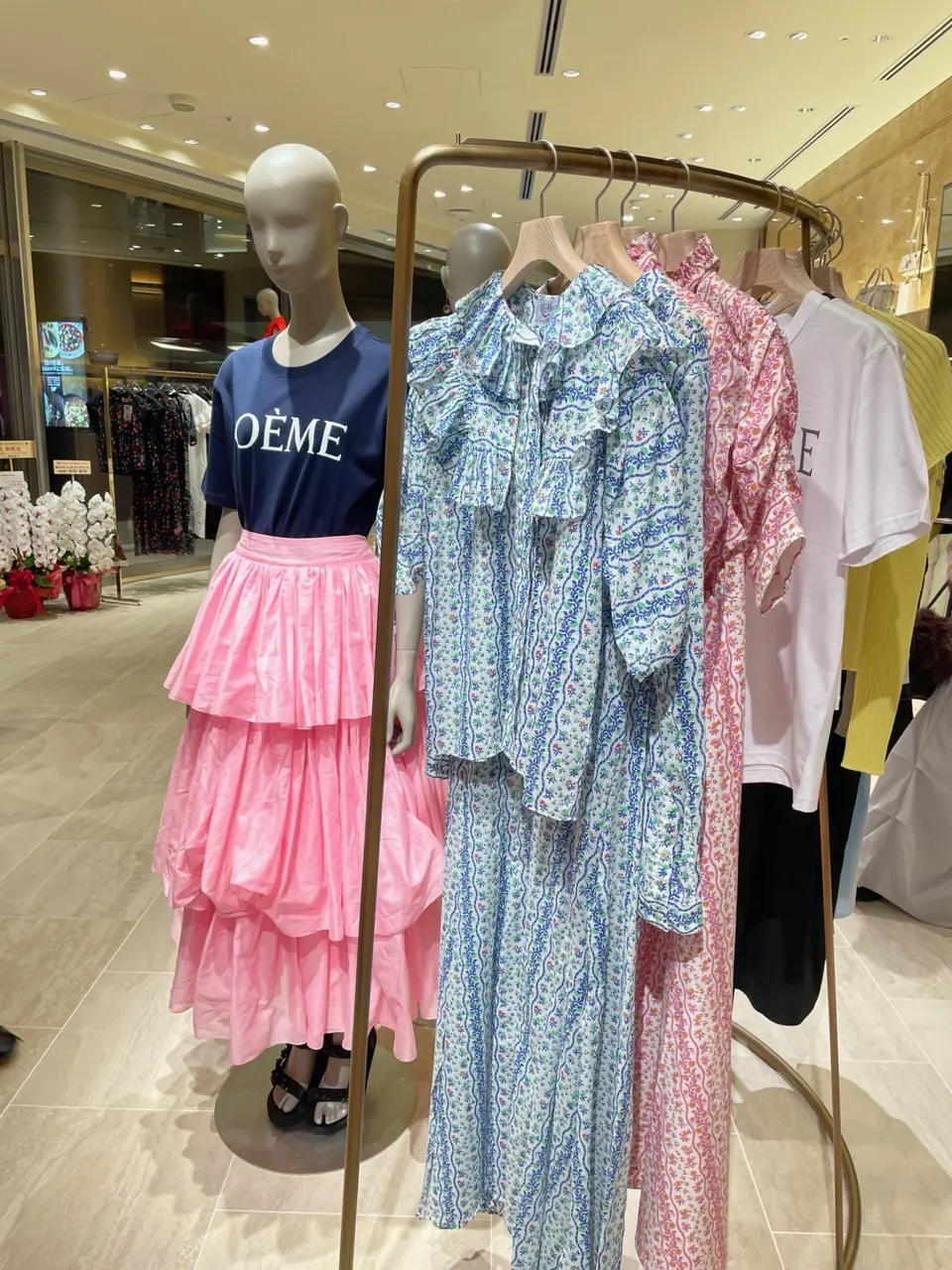 ビームス 六本木ヒルズ外観　ディスプレイ