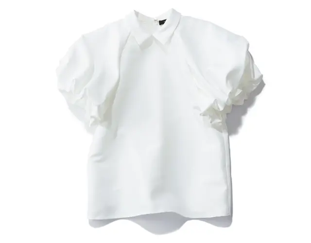 【50代に似合う白】今年らしく見える主役アイテム「袖盛り白」トップス3選