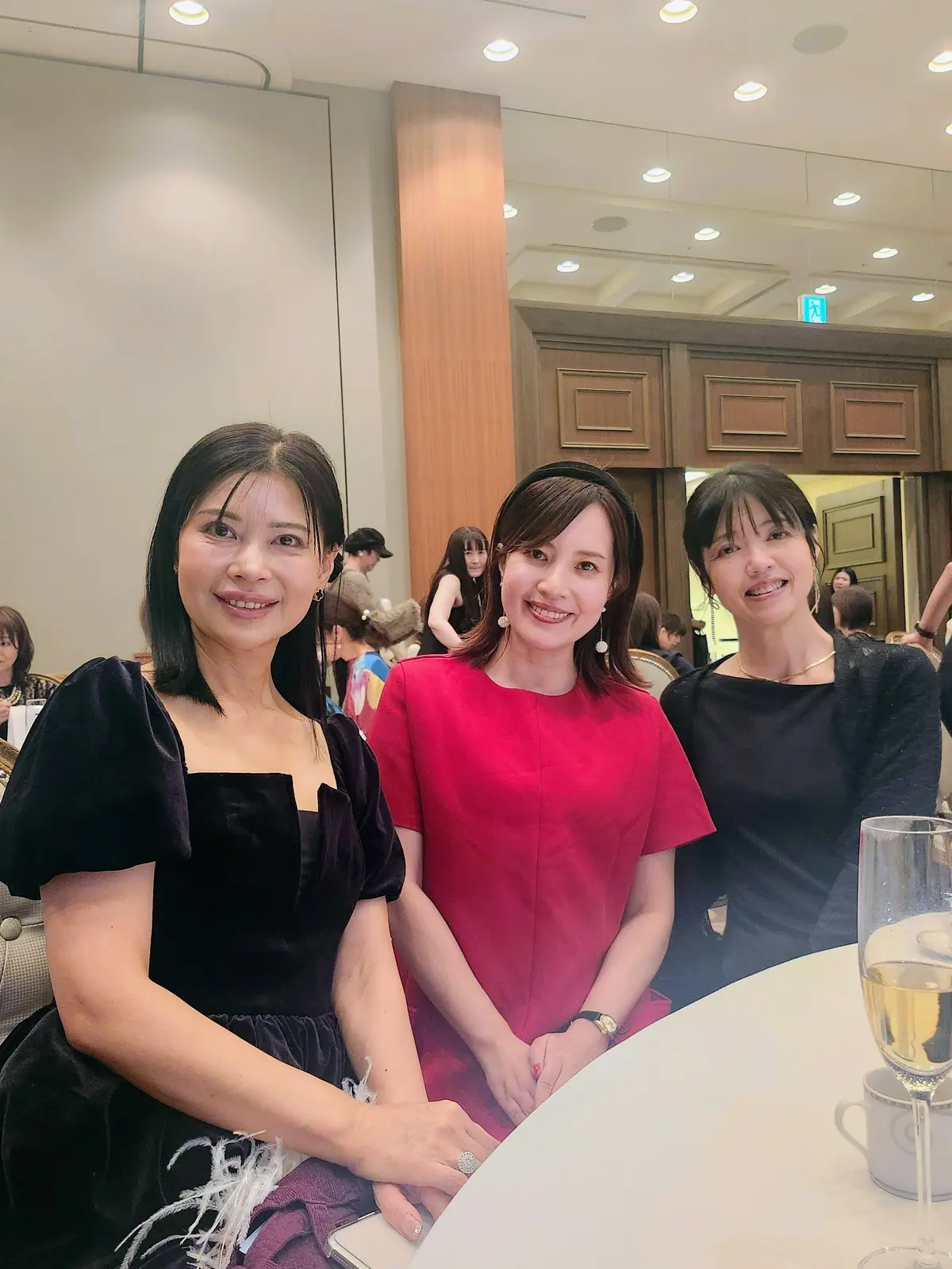 冬、パーティーファッション、パーティーコーデ、赤ワンピース、夜会、ソワレドゥエクラ、40代ファッション