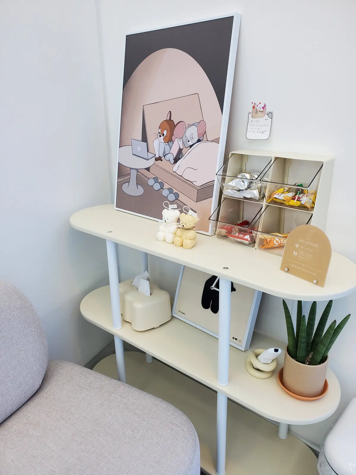 白を基調にした可愛らしいインテリアにホッとします。
