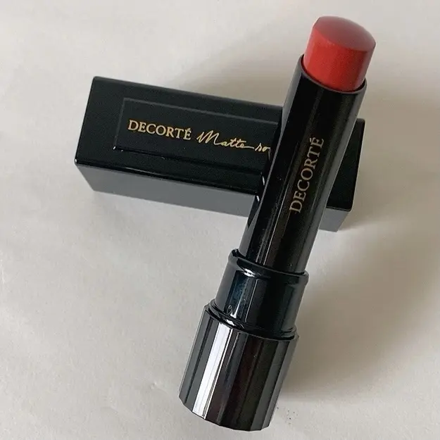 ほどよい赤みブラウンの秋新色リップ。 コスメデコルテのルージュ デコルテ 50