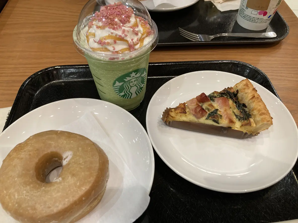 スタバ　さくら咲くサク抹茶フラペチーノ　ママ友　カフェ　キッシュ　ランチ