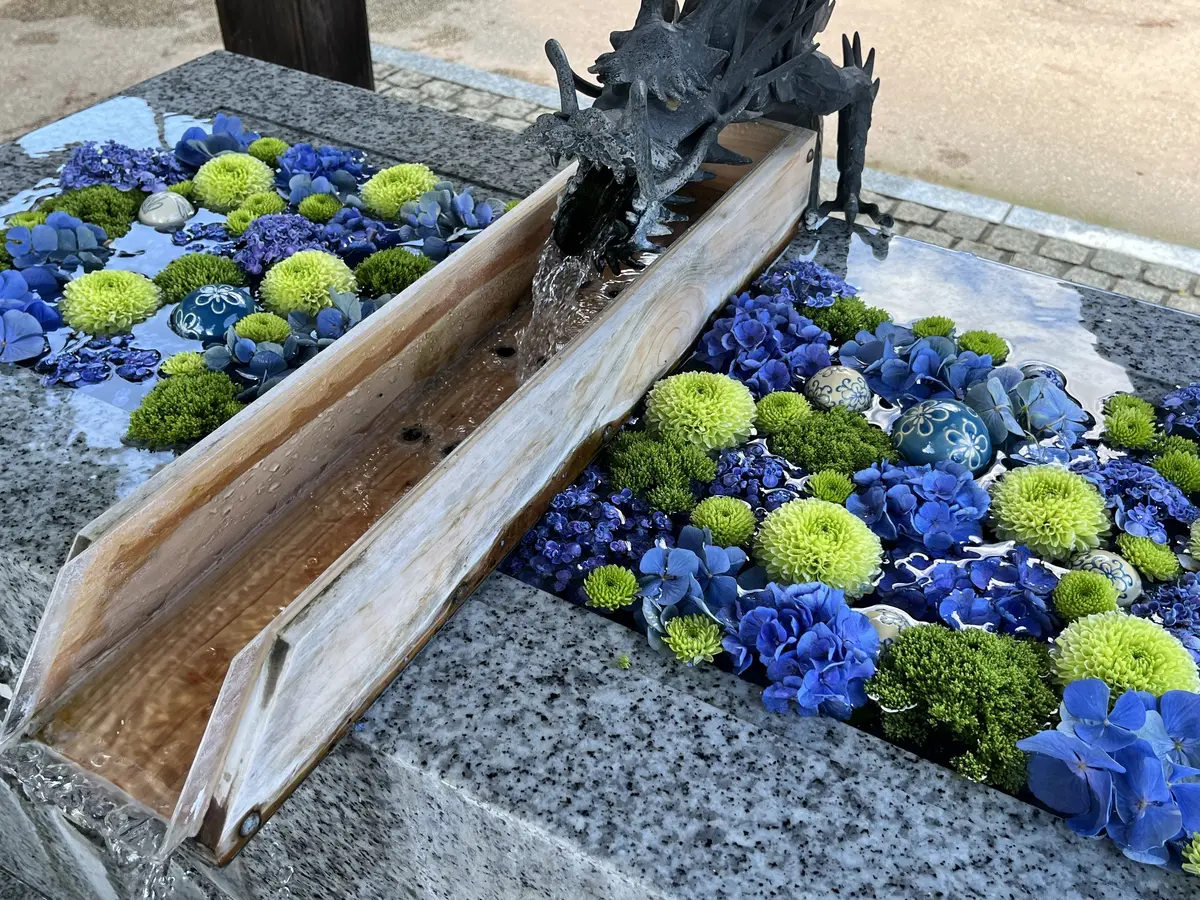 茅の輪くぐりと花手水の画像_6