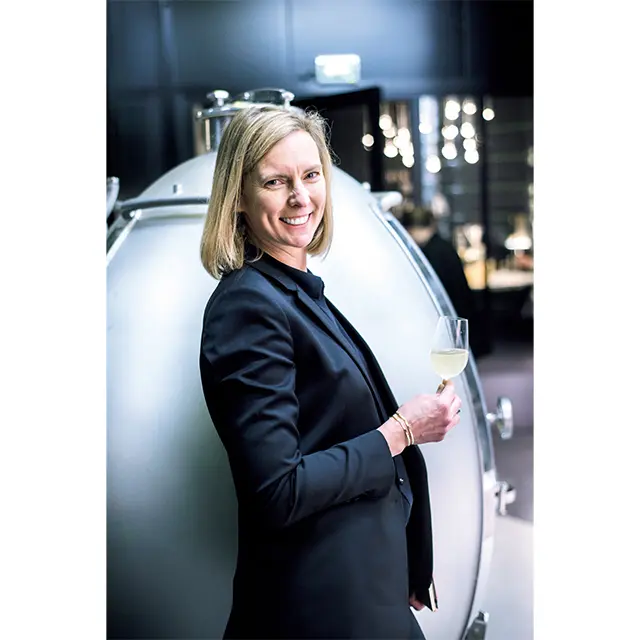 醸造責任 者のカロリーヌ・ラト リーヴさん。