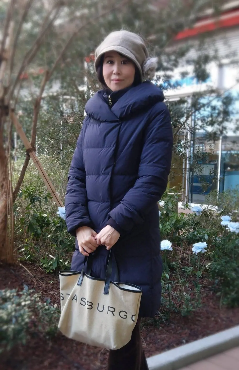 昨年のエクラの付録のトートバッグは、ワンマイルのお散歩に重宝してます♪