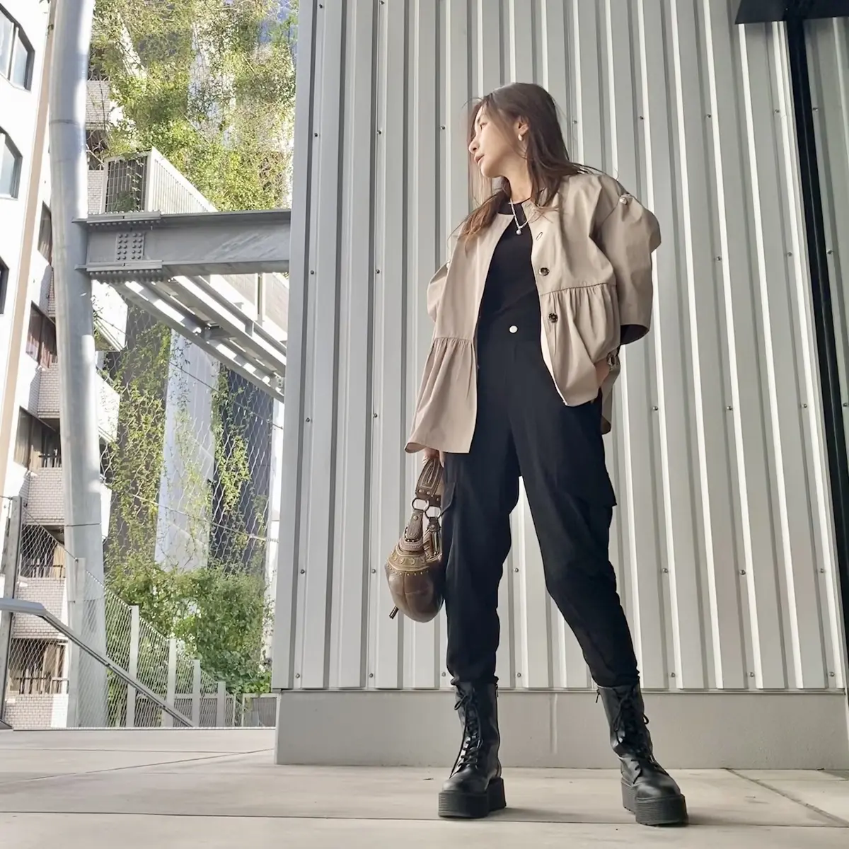 アウターの袖も幅広いので中に合わせるのも幅広い袖でも大丈夫