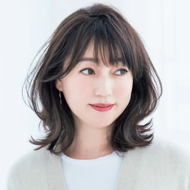 美人印象を底上げするくびれミディアムヘア【50代髪型・ヘアスタイル】
