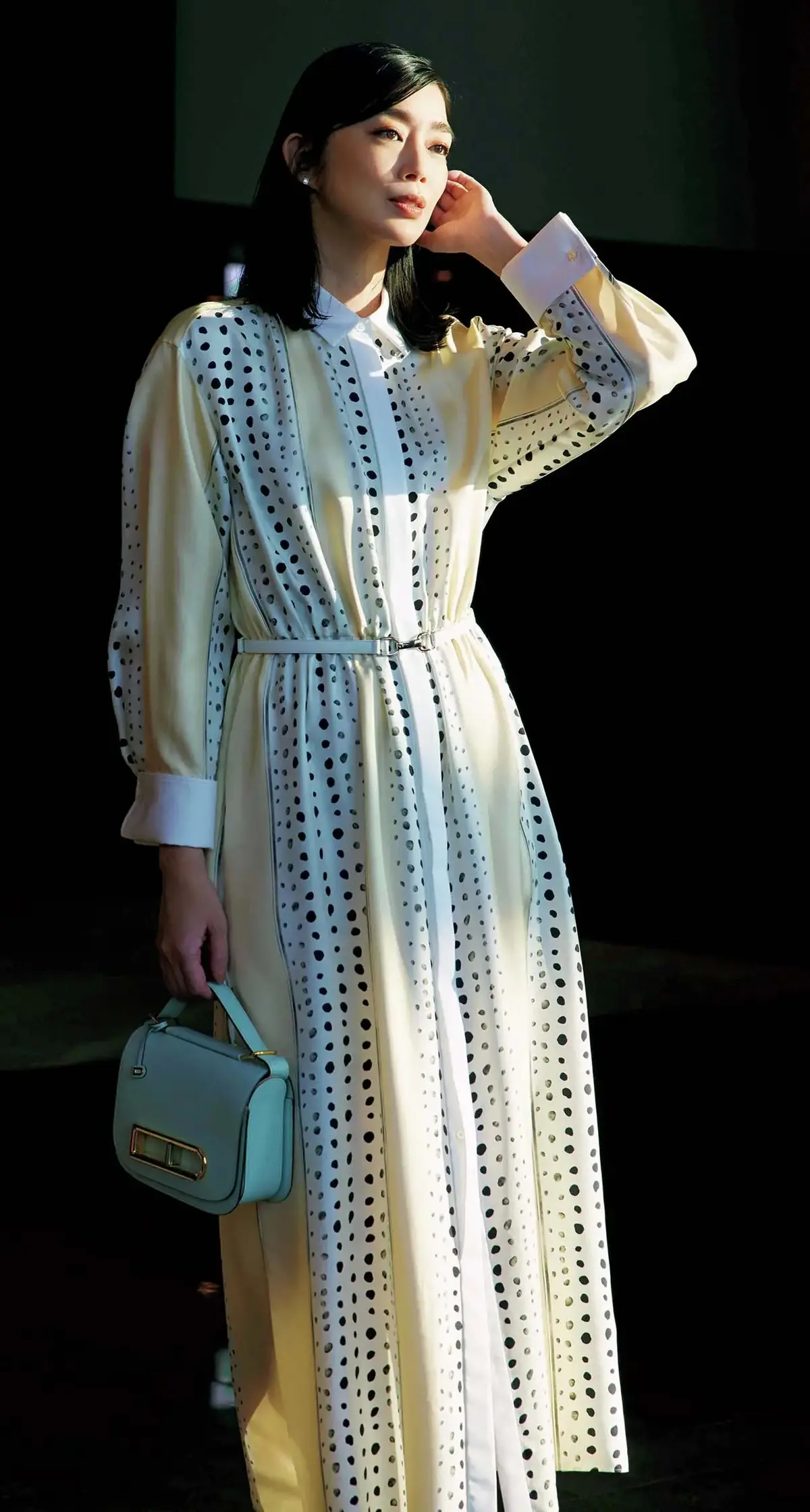 さりげなく主役になれる知的なドットプリント