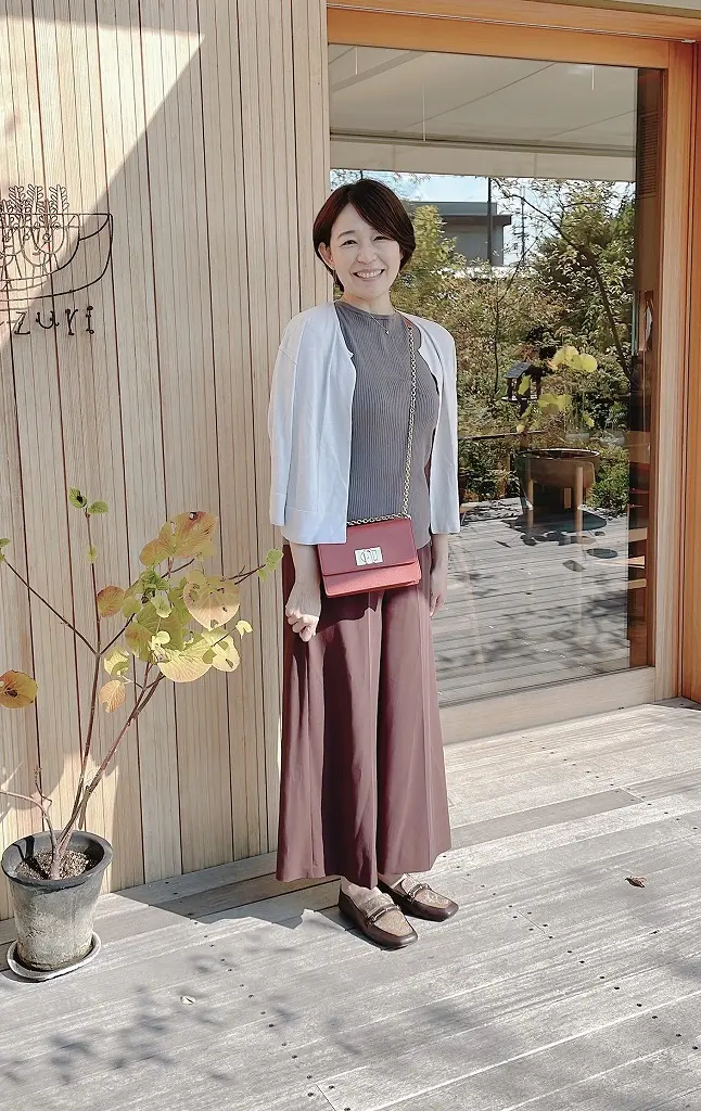 男顔フラット靴にワイドパンツスタイルで初の画像_4