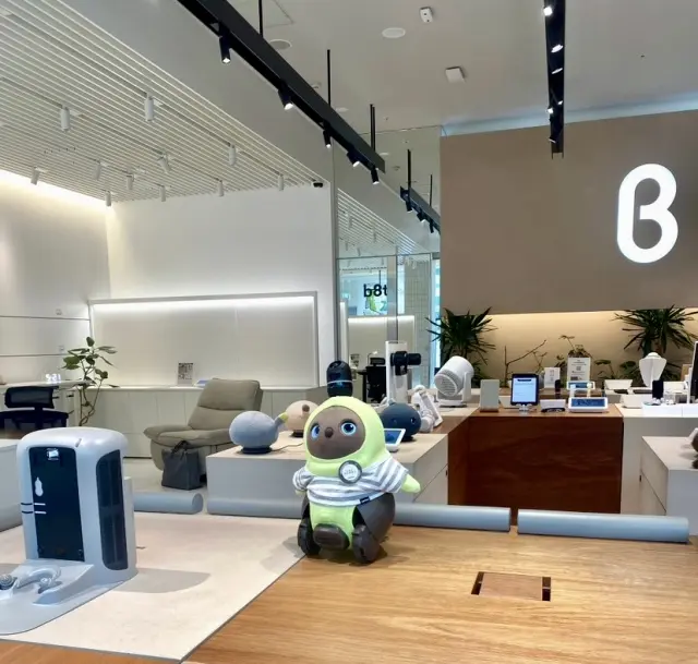 ユニクロで大人気のホルダーネックのタンクの画像_1