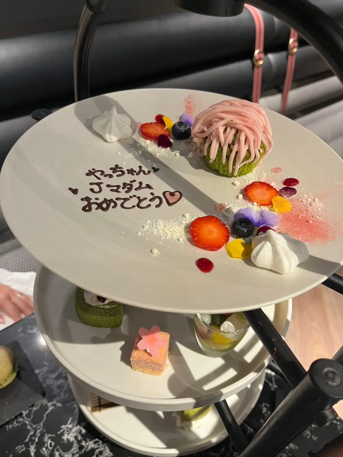 心斎橋にひっそりとあるホテルで素敵な女子の画像_3