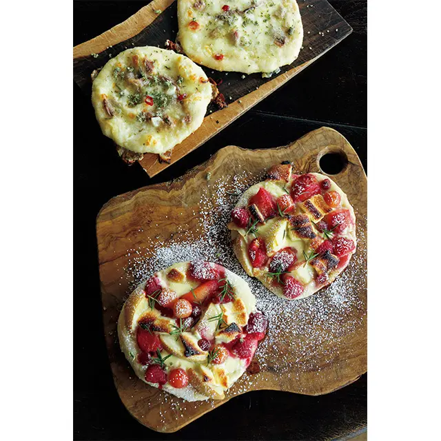 フルーツの甘いピッツァ・アンチョビのピッツァ