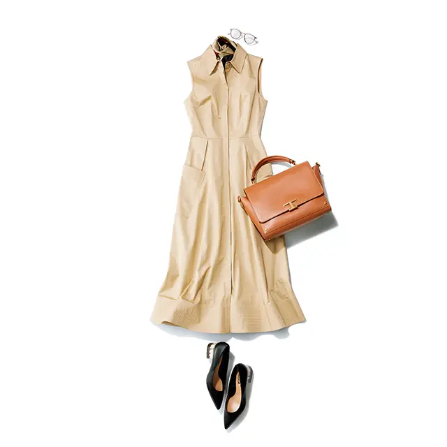 顧客との朝イチの会合には、知的ベージュの洗練ワンピースで臨む