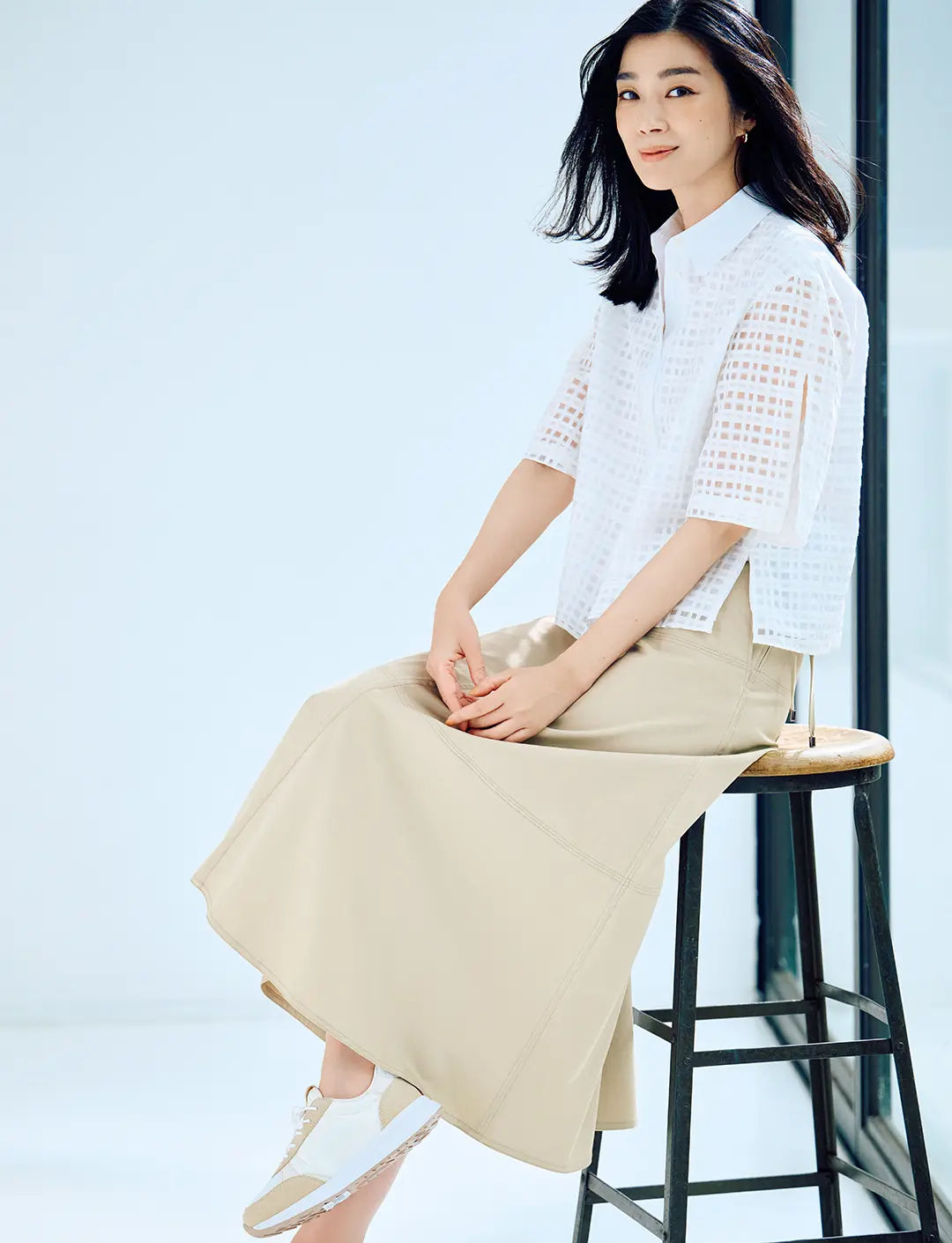 ほのかなつやめきと繊細な素材感で上品な華やぎを楽しみたい