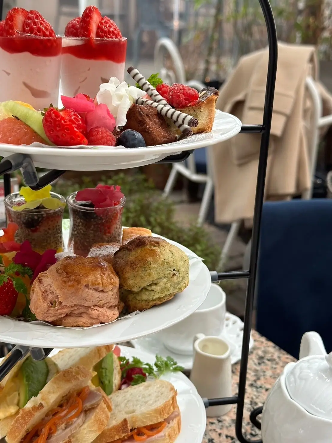 ビルごと全部アンティーク売り場。ガーデンの画像_3