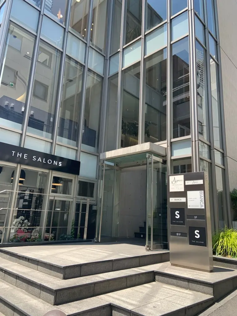 南青山５５１ビル3階　（表参道駅　徒歩5分）