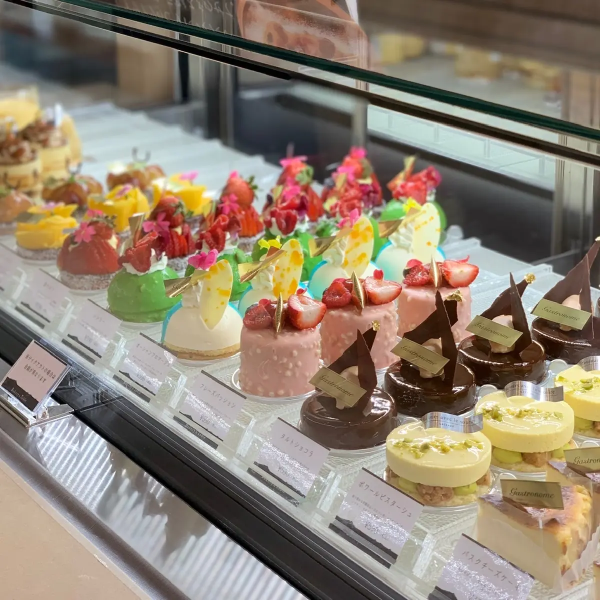 甘味（ケーキ）右側から