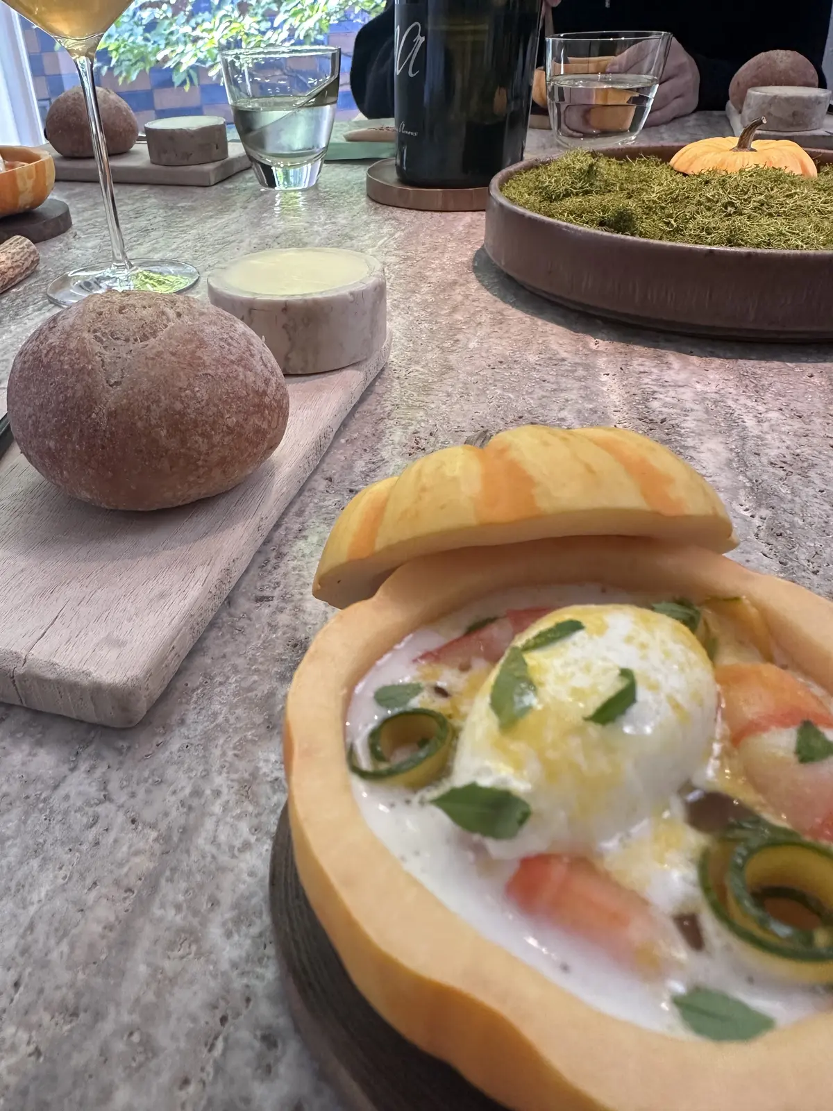 おしゃれなフレンチレストランの画像_4