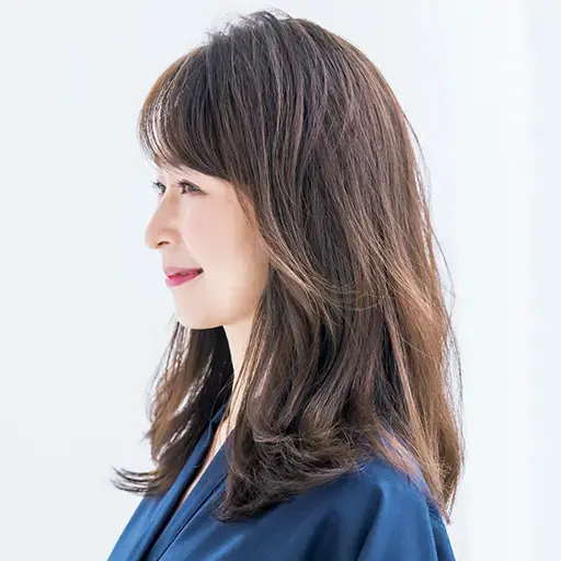 前髪が黄金バランスのカギ！“美人印象ロング”
