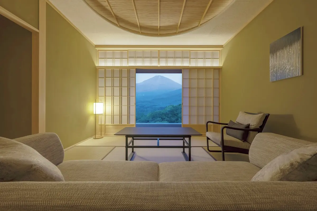 「ルーフトップ貴賓室『花』」の広縁