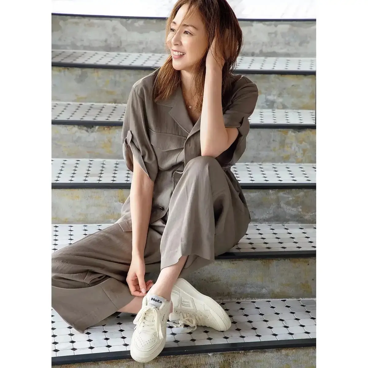 50代に似合うのは「夏のベージュ」どんなアイテムも、女らしく、品よく見える