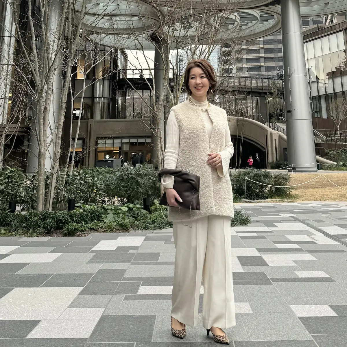 ホワイトコーデで麻布台ヒルズへ♪の画像_2