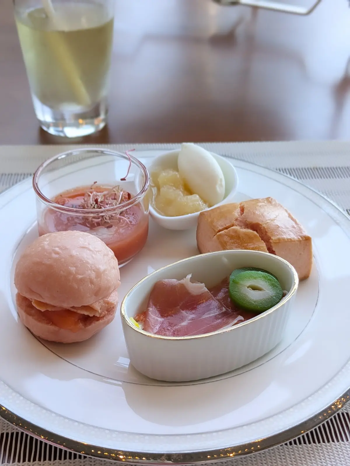 3段目のセイボリーのプレート