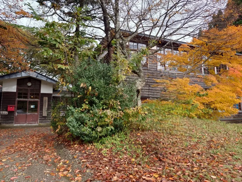 潟分校入口付近