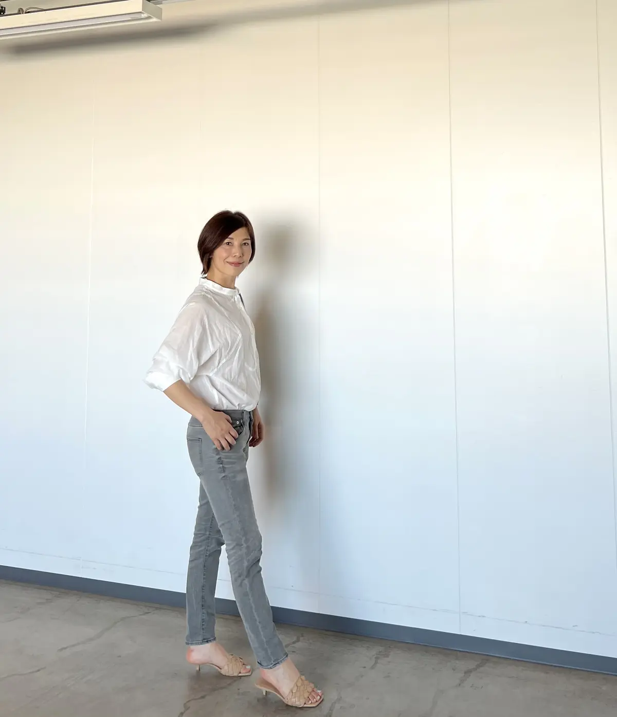 グレイッシュカラーのデニムコーデの画像_1