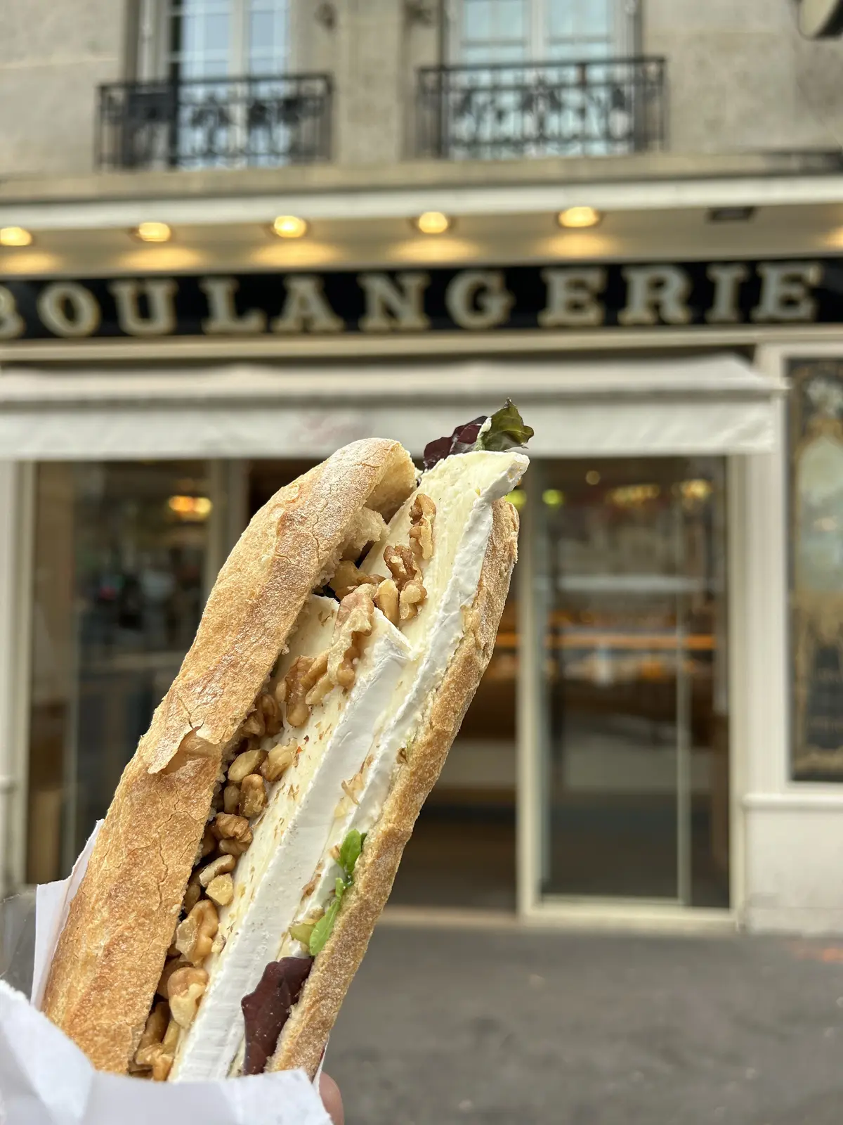 パリ　パン屋　おすすめ　サンドイッチ　フランスパン