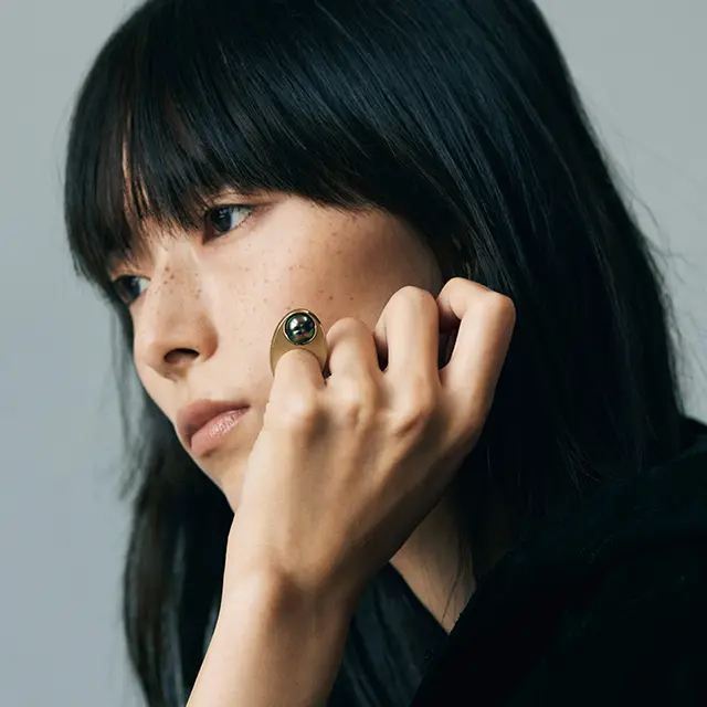 1点投入なら、まるでオブジェを身につけている かのような気分になれる新感覚のパールリングを