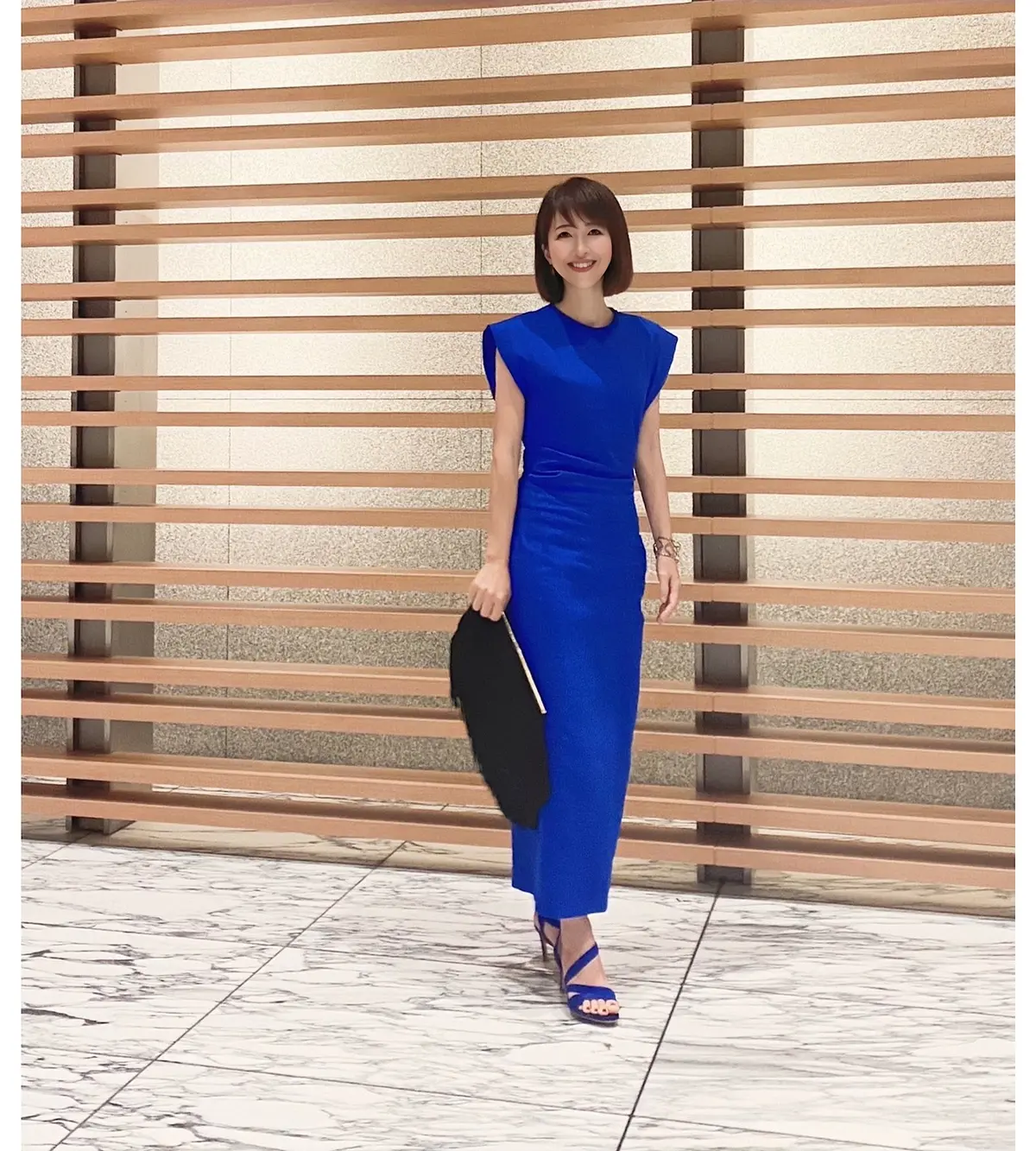 ZARAの美シルエットワンピ×黒1点投入の画像_10