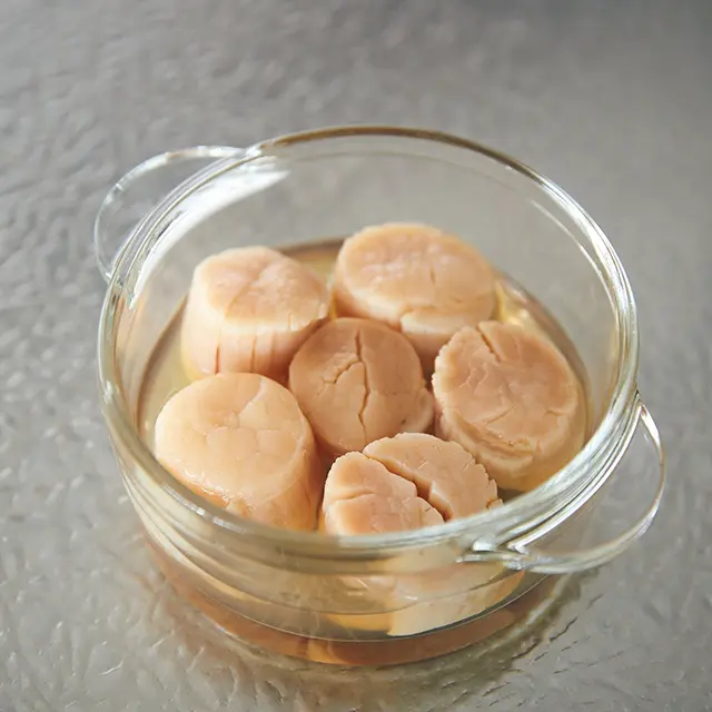 干し貝柱の上質なもの を贅沢に使うだけで、 この鍋の味は決まる。 