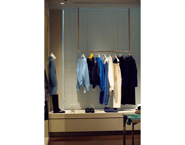 「パンツのシルエットがいい」と小川さん推薦の「ロエフ」コーナー