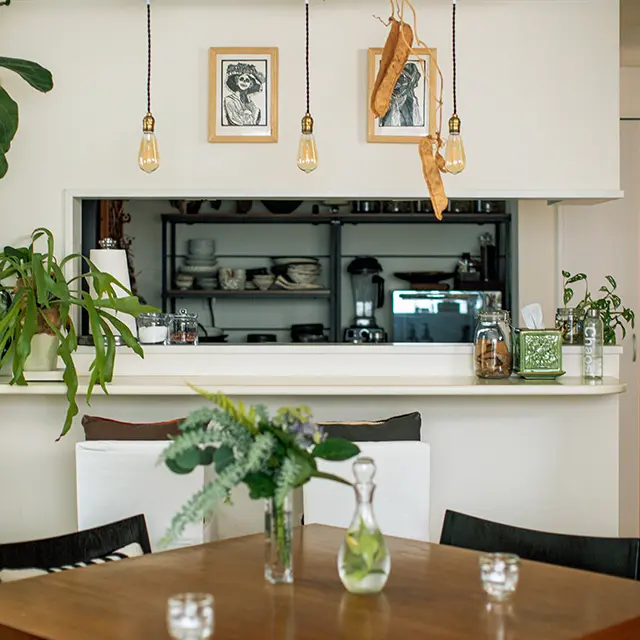 セミオープンのキッチンには