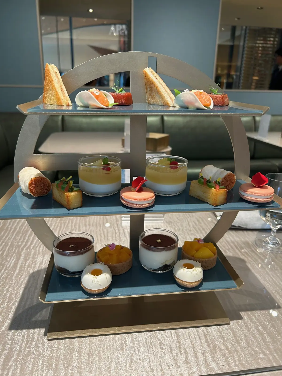 アルマーニ ／ カフェ 表参道　アフタヌーンティー