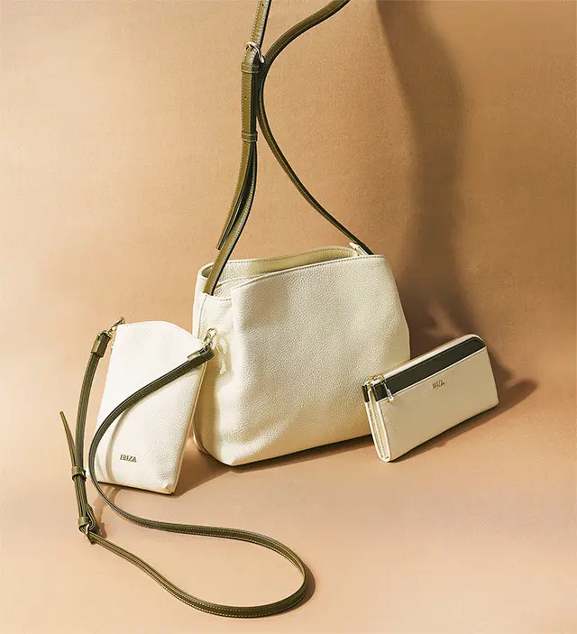 小ぶりのショルダーバッグやレザー小物も豊富に揃う