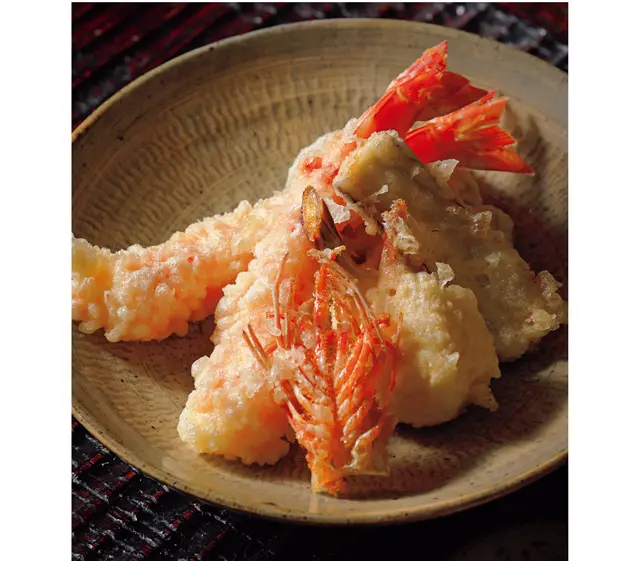 エビや穴子に季節の野菜を合わせた天ぷら