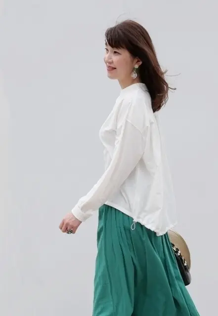 HAPPY PLUS大丸札幌店で購入したGYMPHLEXの白ブラウス