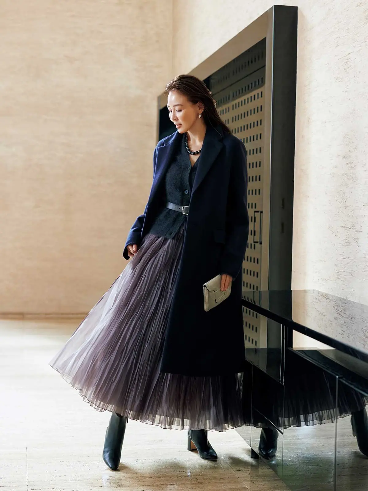 シアーオーガンジーが奏でる 　　ドラマティックなシルエット。 　心をとらえて離さない、美しい余韻