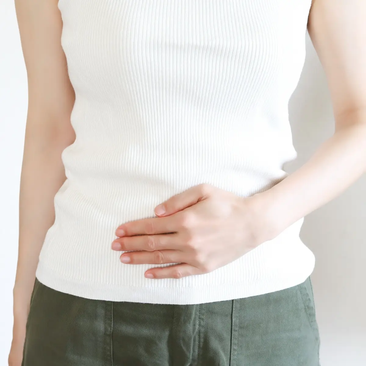 お腹の調子が悪い女性