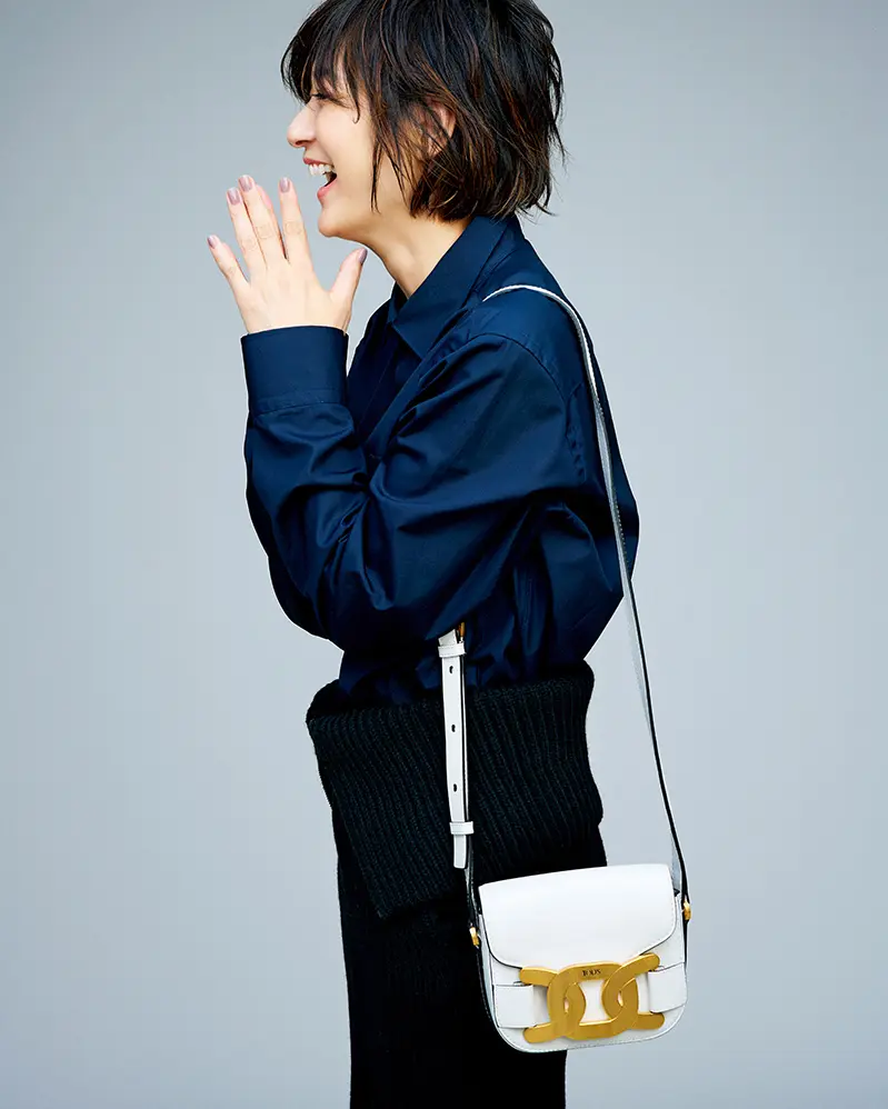 モデル・富岡佳子×トッズのケイト バッグ